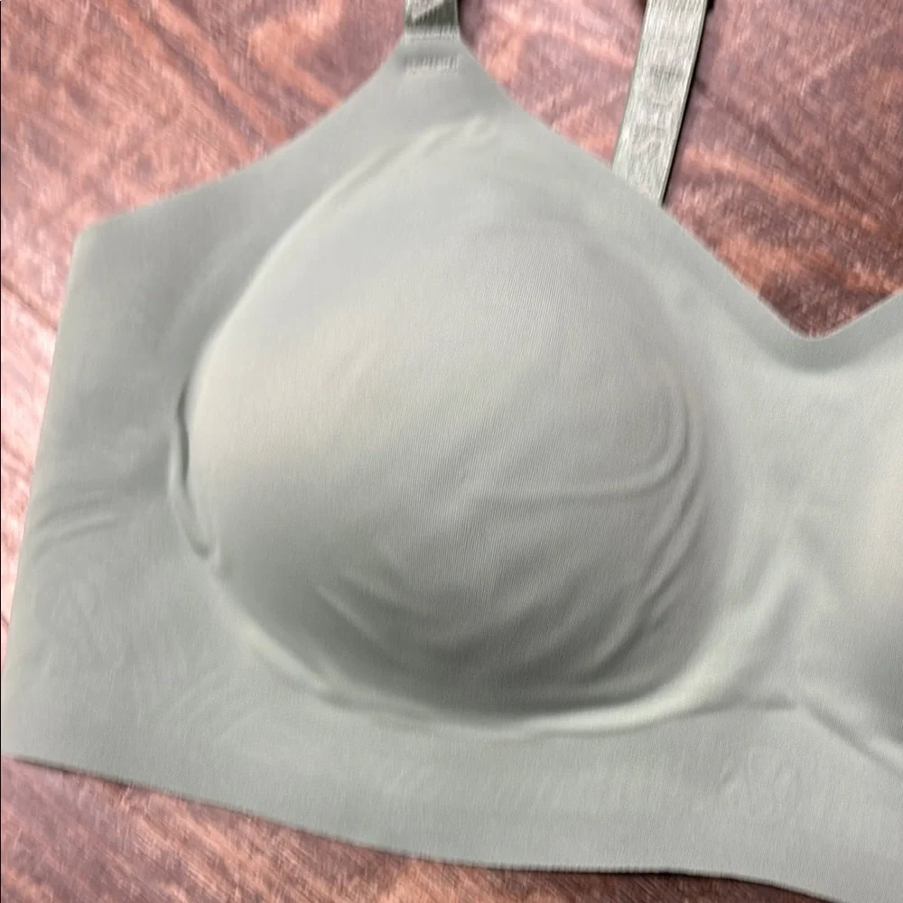 Victoria's Secret Green T-Shirt Bra with Molded Cups Size L EUC - Picture 3 of 7
